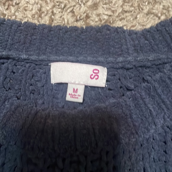 2 women’s sweaters - Picture 3 of 5